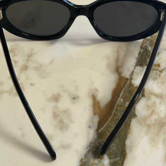 Brand new in box Celine sunglasses CL40220U 01A - Picture 4 of 9